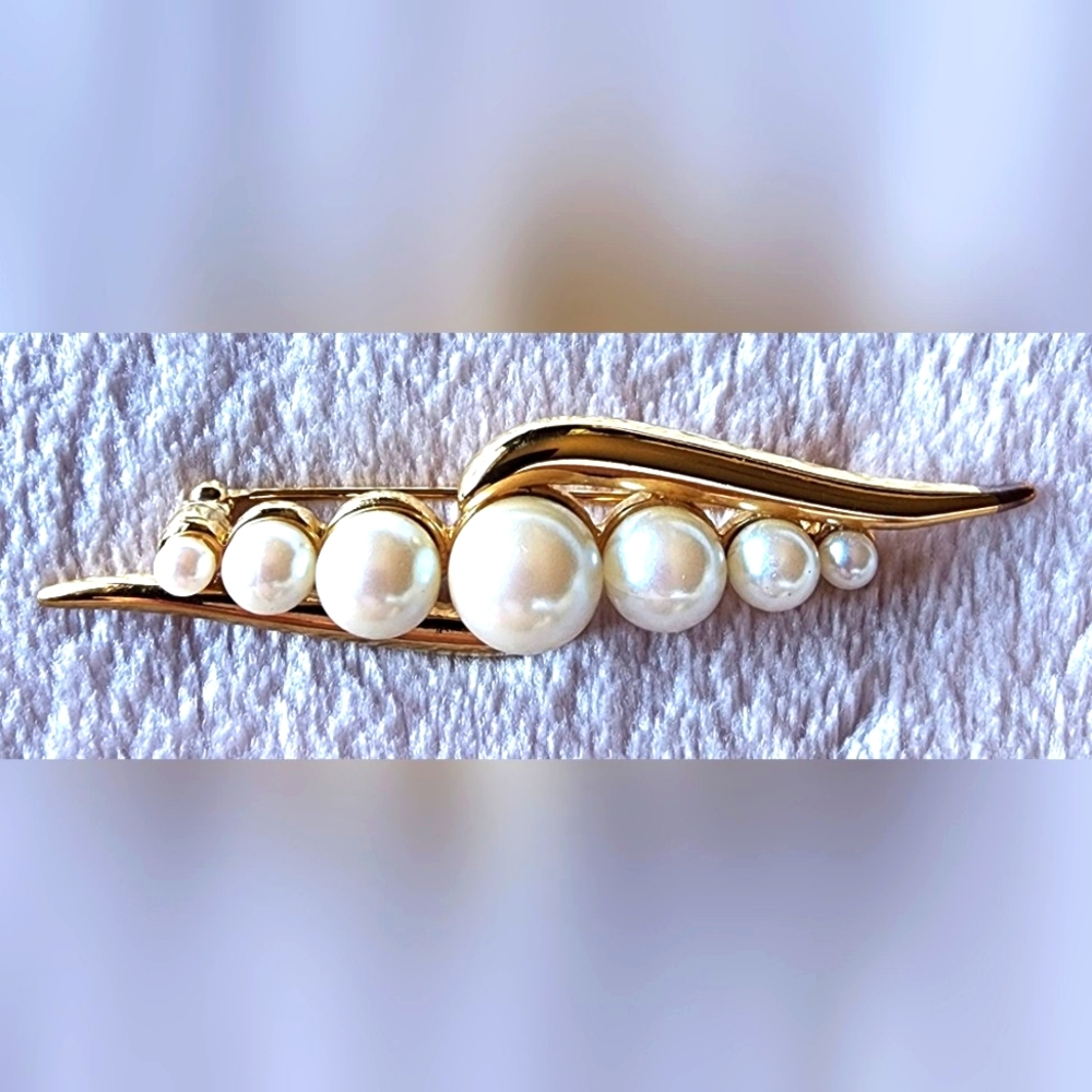 Vintage Monet 1990's Abstract Faux Pearls Brooch in gold-tone